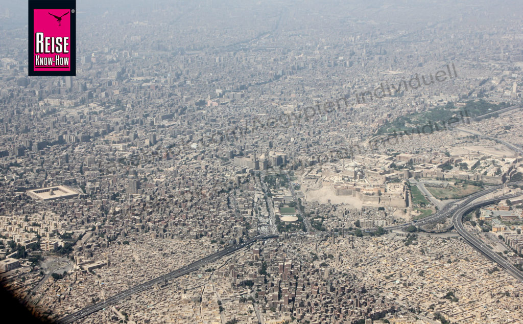 Zitadelle von Kairo aus dem Flugzeugfenster heraus fotografiert