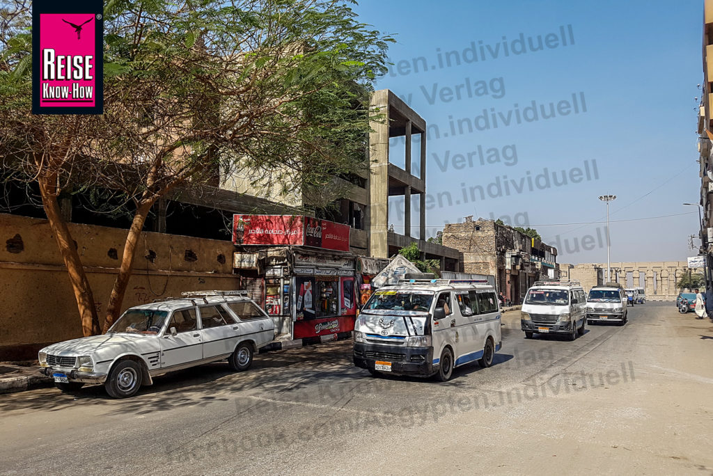 Minibusse in Luxor