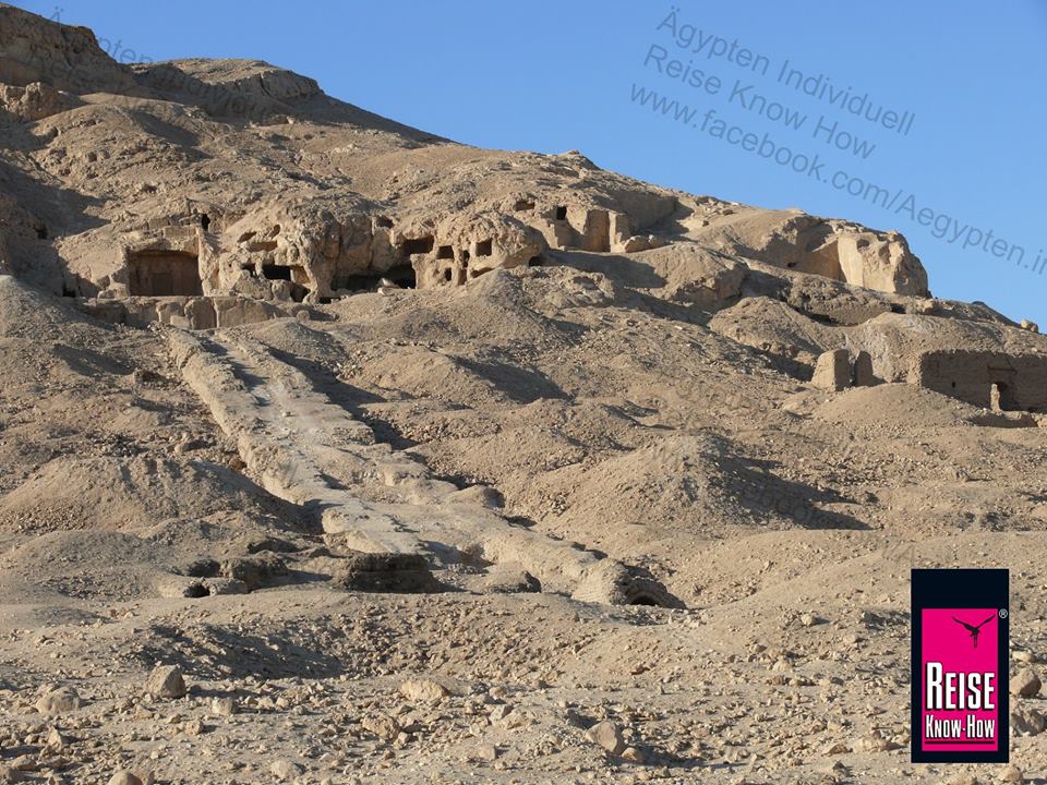Aufwege von Gräbern aus der Pharaonenzeit in Qau el-Kebir